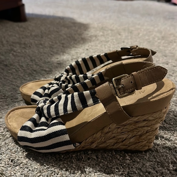 Women’s size 6 Aerosoles wedges blue and white / cream striped. Only worn once. - Picture 2 of 2